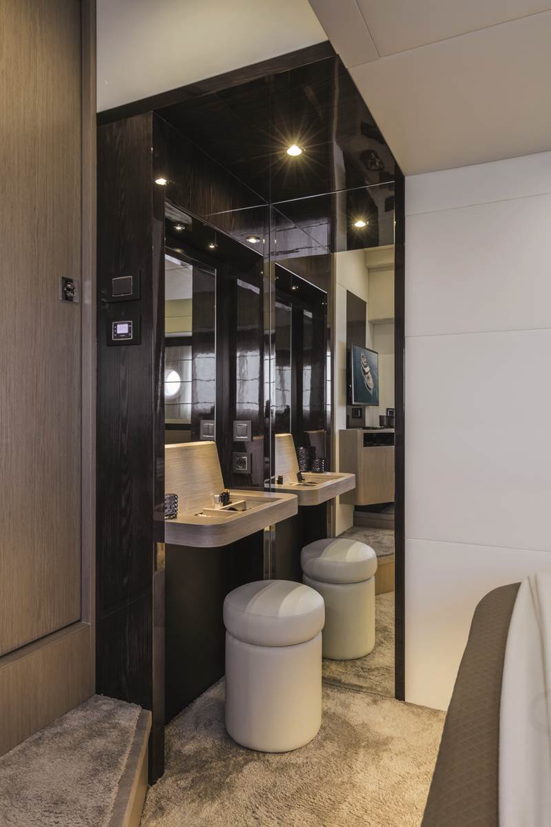 27-Absolute-Navetta48-VanityDesk-VipCabin.jpg